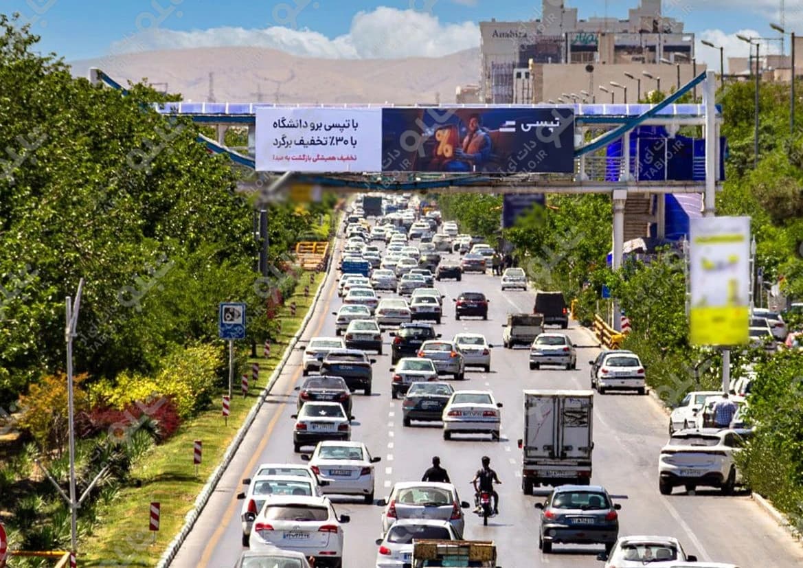 پیشانی پل بزرگراه وکیل آباد