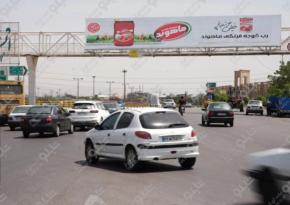 پیشانی پل بزرگراه بسیج