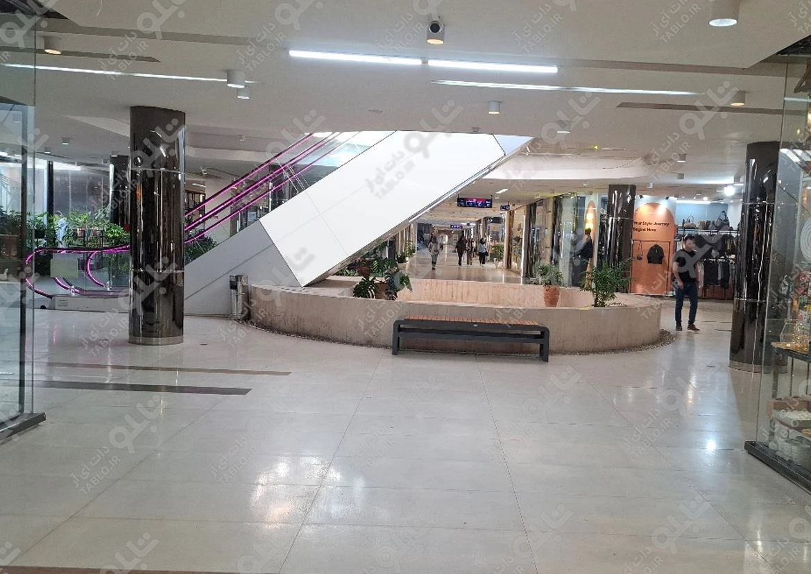 بدنه پله برقی مجتمع تجاری مترو پل