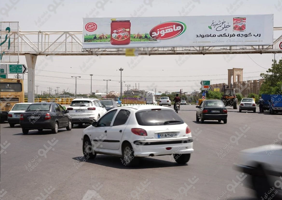 پیشانی پل بزرگراه بسیج
